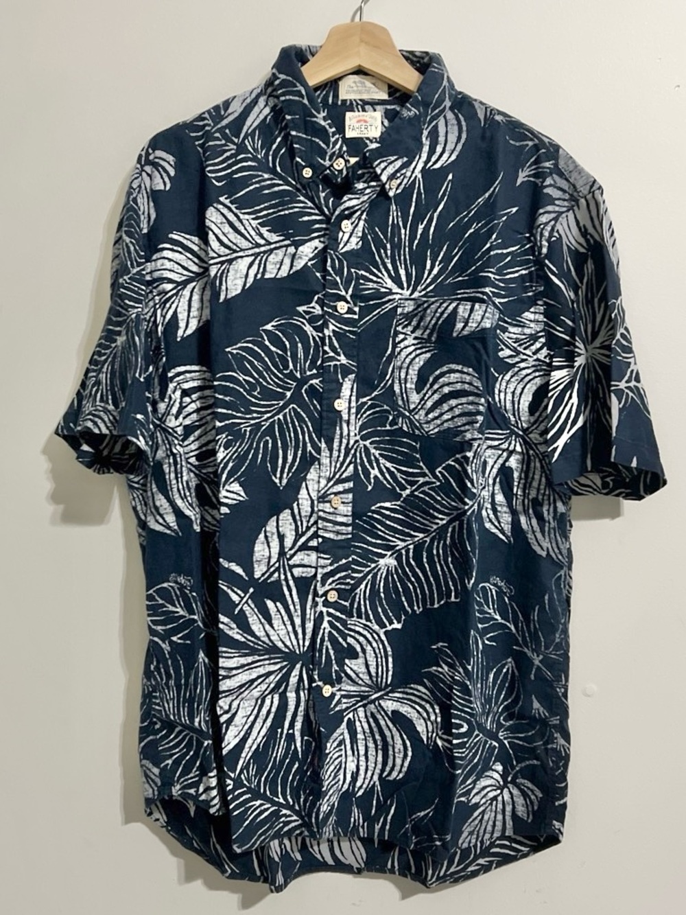 Faherty Men's Navy Tropical Print Short-Sleeve Shirt